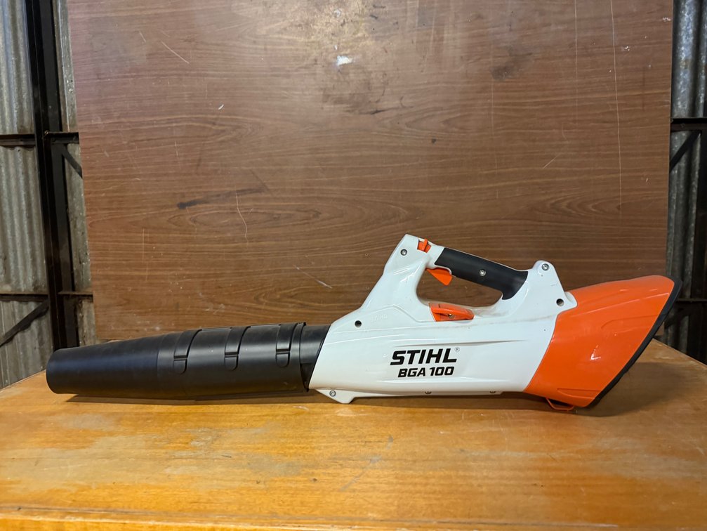 NEW STIHL 36V CORDLESS BLOWER