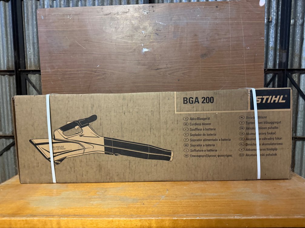 NEW STIHL 36V CORDLESS BLOWER