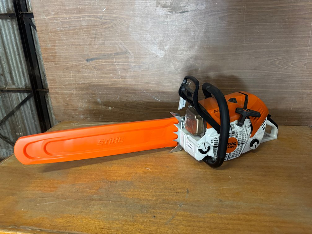 NEW STIHL LIGHT PETROL CHAINSAW (20" BAR)