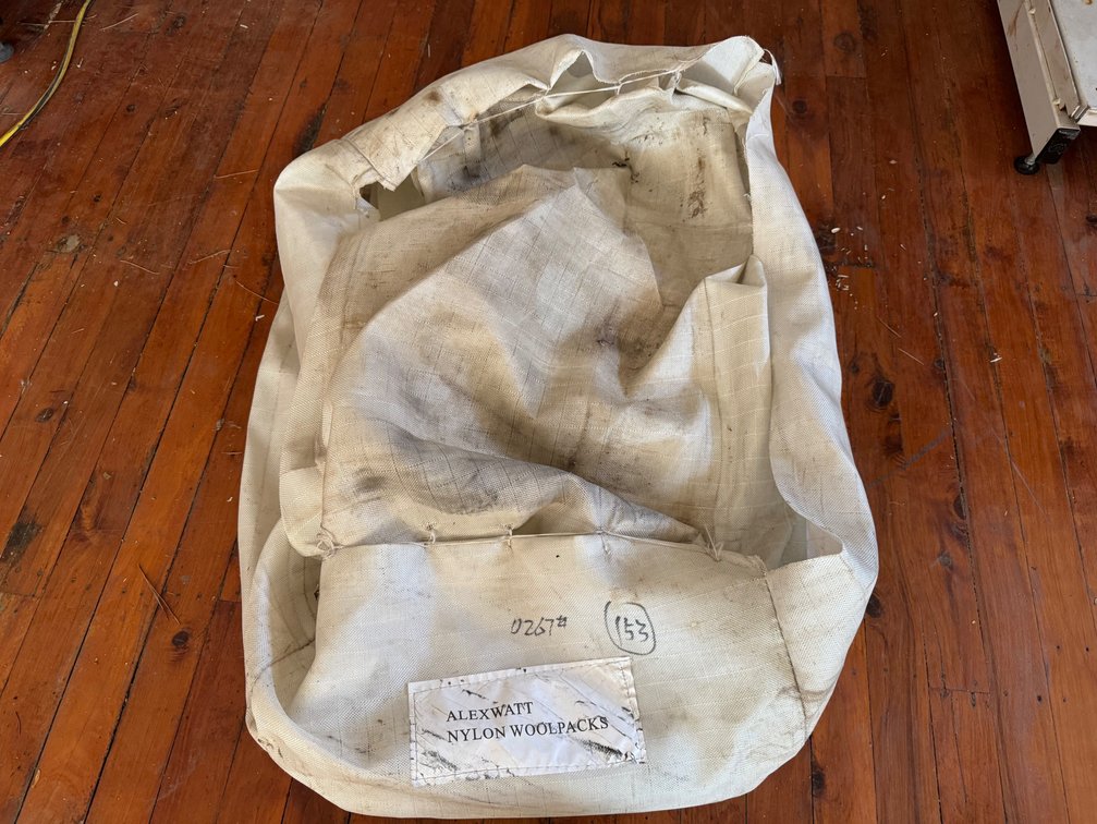 LIVESTOCK EQUIPMENT l WOOL PACKS