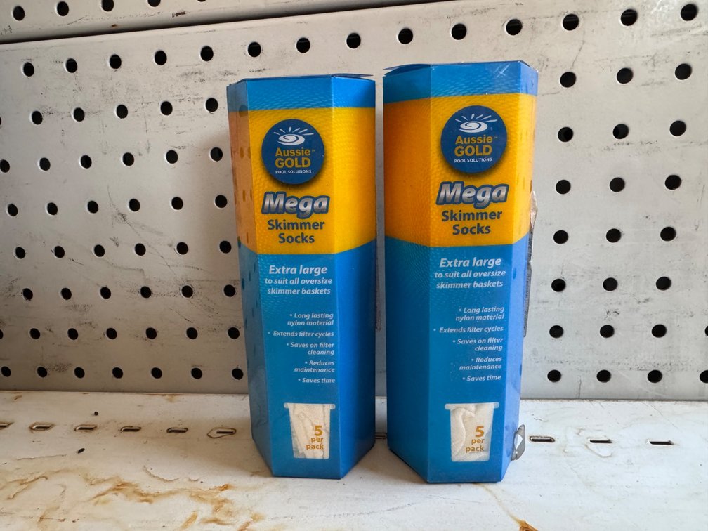 POOL MAINTENANCE l SKIMMER SOCKS