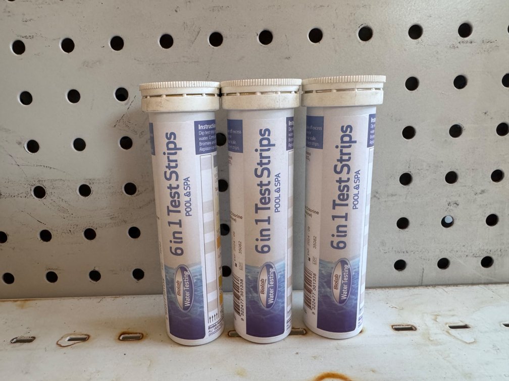 POOL MAINTENANCE l WATER TESTING