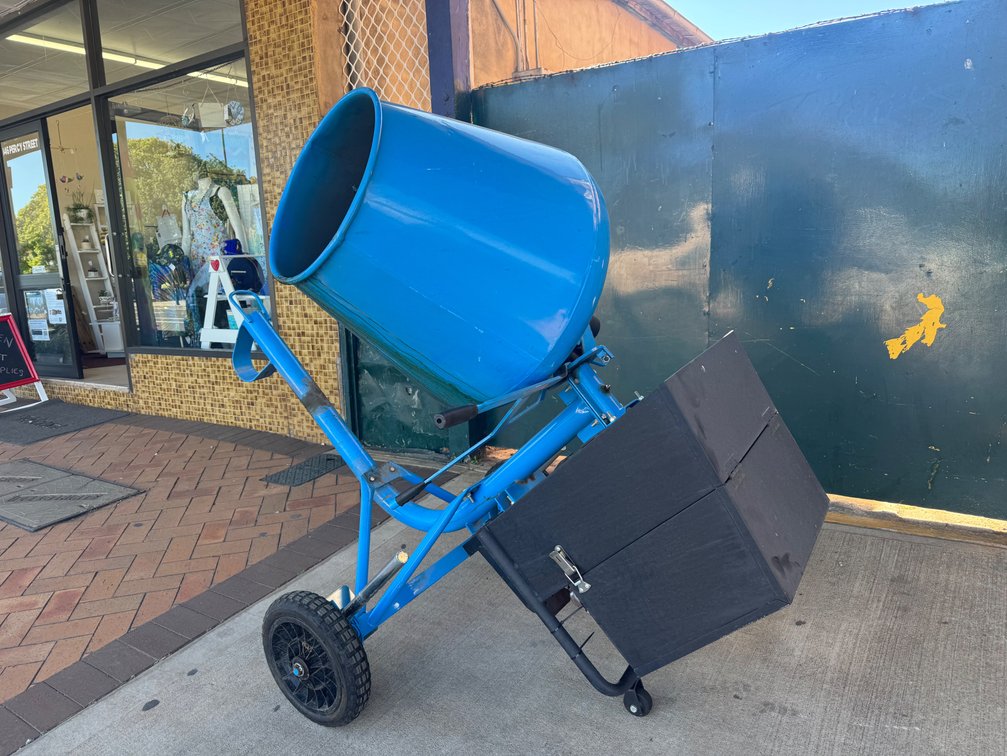 NEW KELSO 3.5CF PETROL CEMENT MIXER