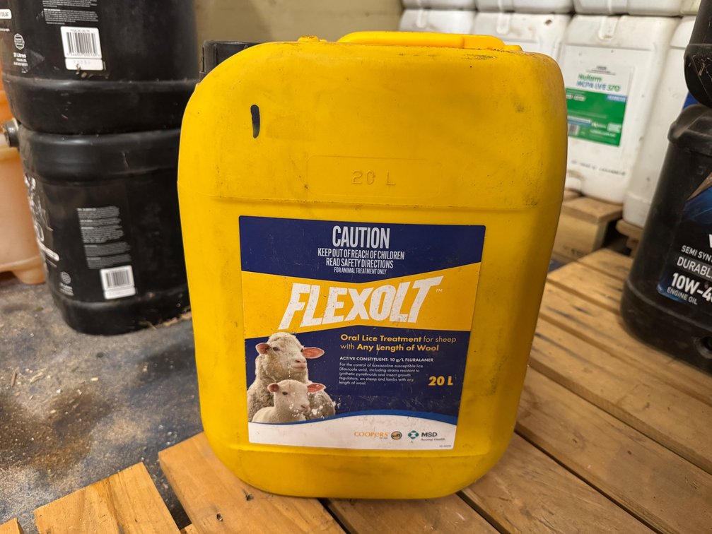 LIVESTOCK HUSBANDRY l LICE TREATMENT