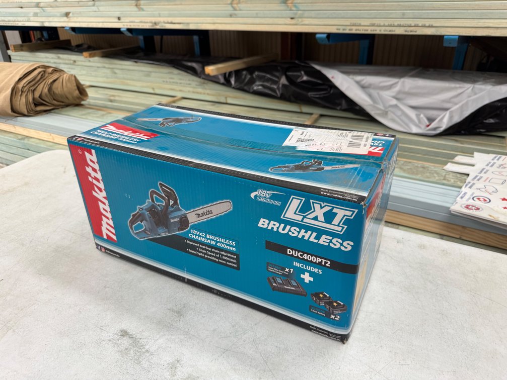 NEW MAKITA 36V CORDLESS CHAINSAW (400MM BAR) + BATTERIES & CHARGER