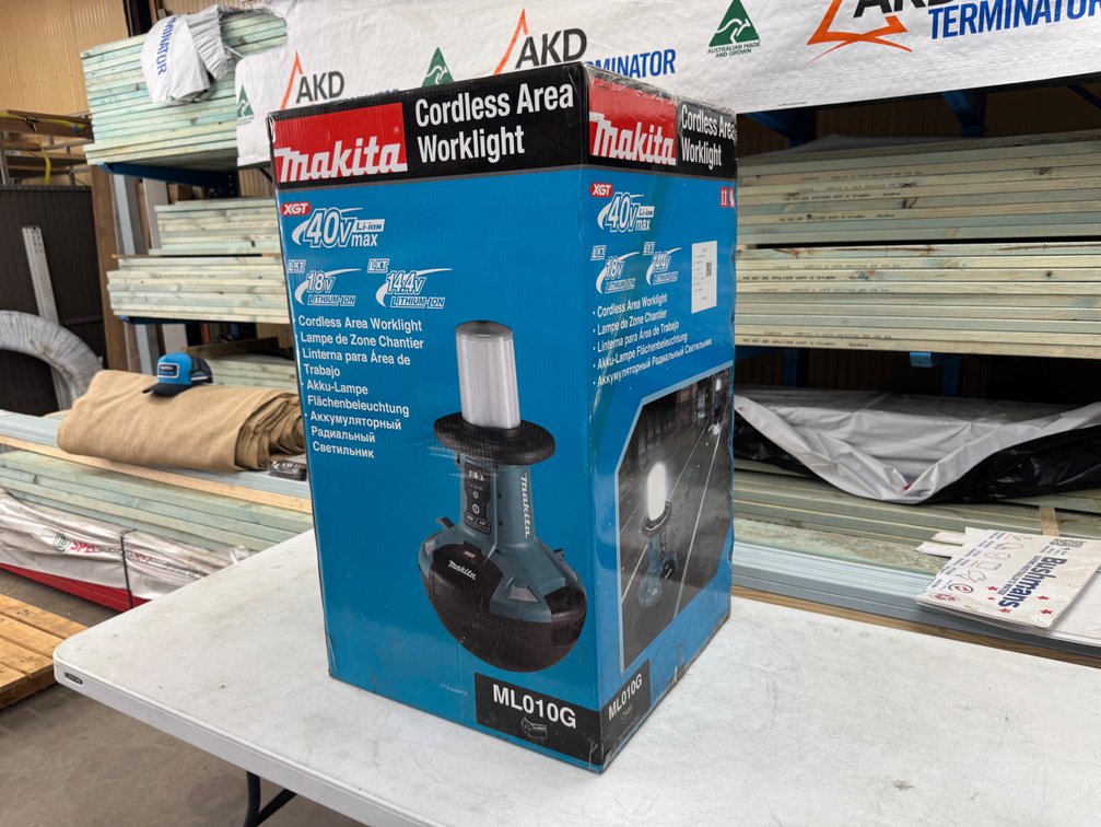 NEW MAKITA 40V CORDLESS AREA WORKLIGHT