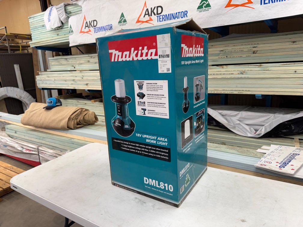 NEW MAKITA 18V CORDLESS AREA WORKLIGHT
