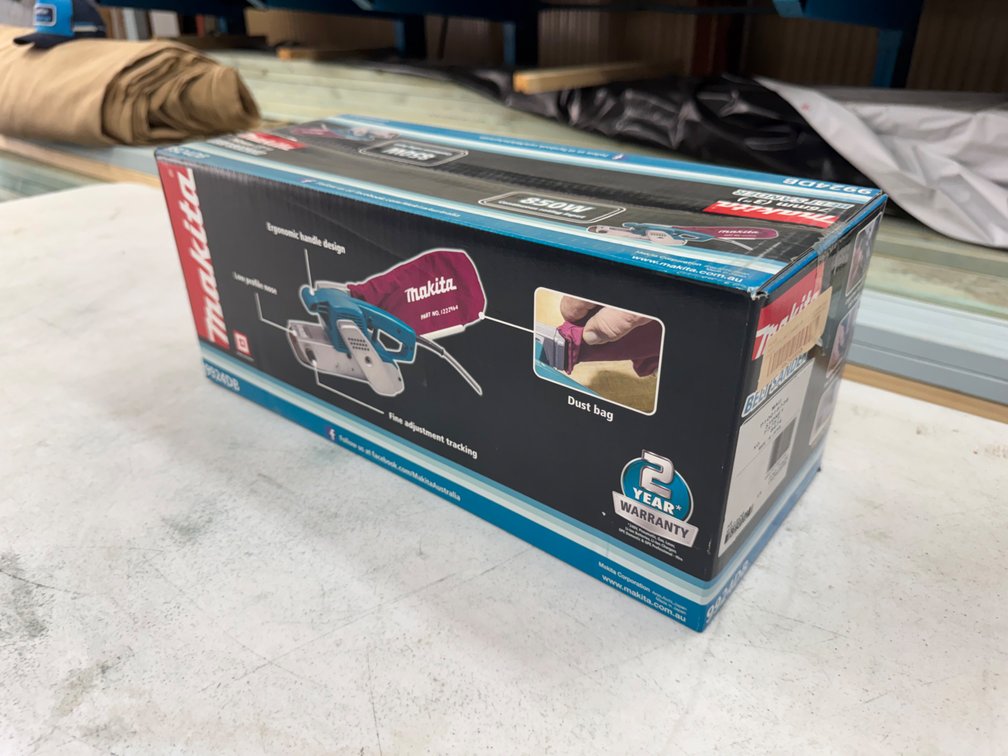NEW MAKITA 76MM 850W ELECTRIC BELT SANDER