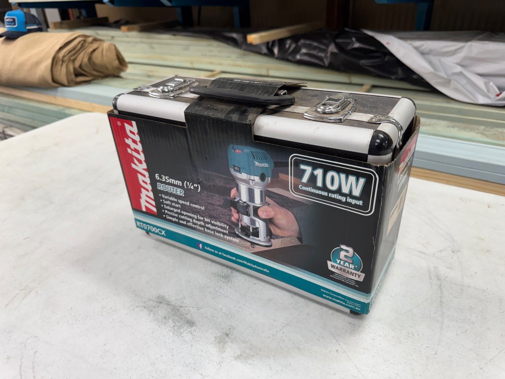 NEW MAKITA 6.35MM 710W ELECTRIC ROUTER