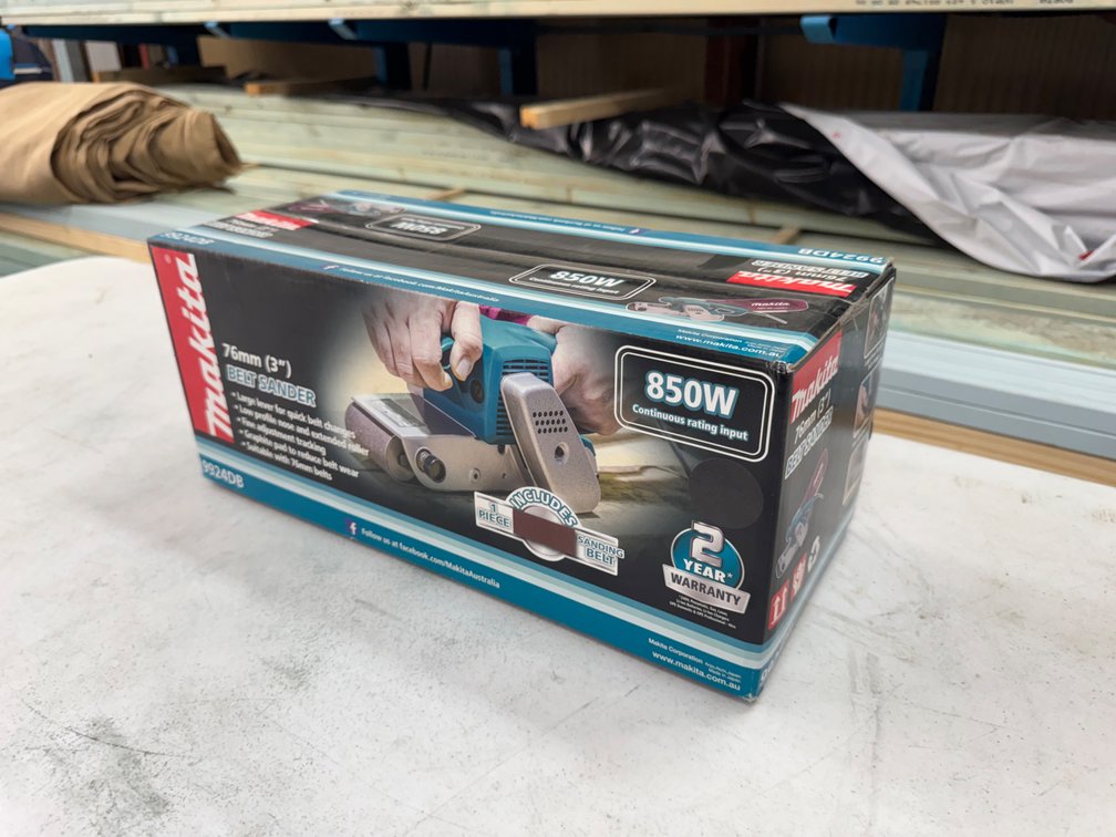 NEW MAKITA 76MM 850W ELECTRIC BELT SANDER