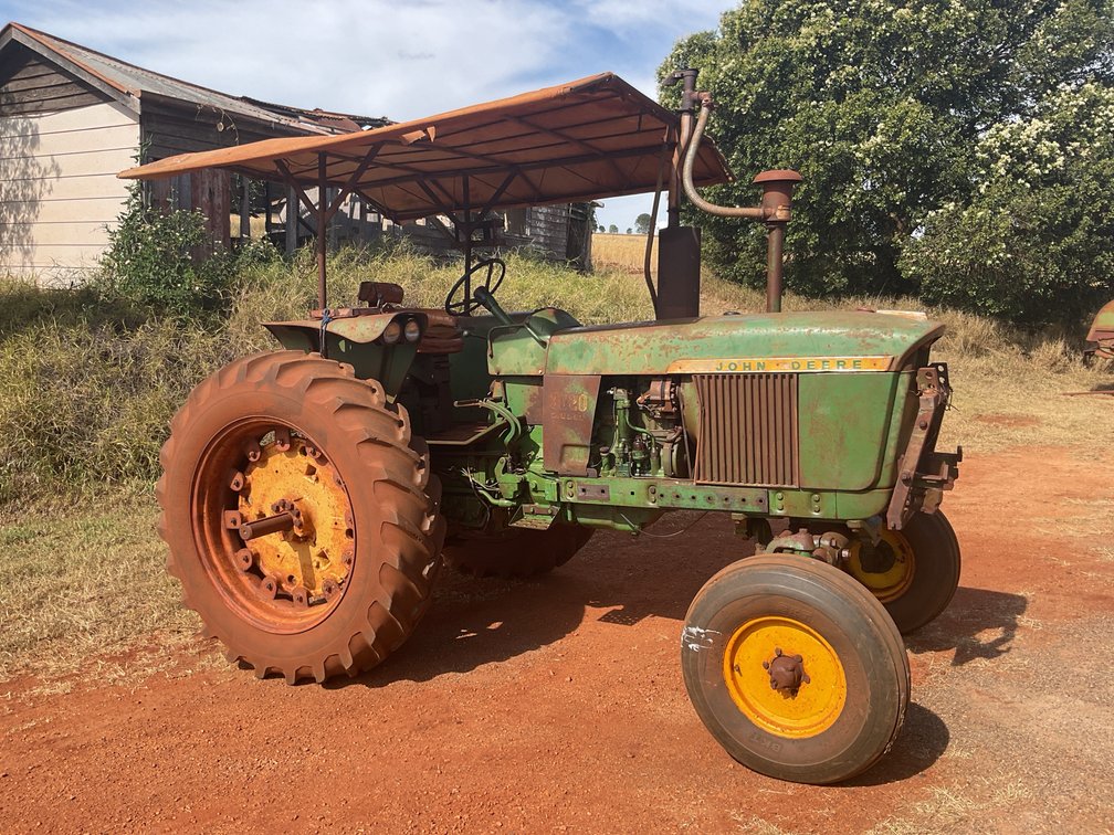 JOHN DEERE 3020 TRACTOR
