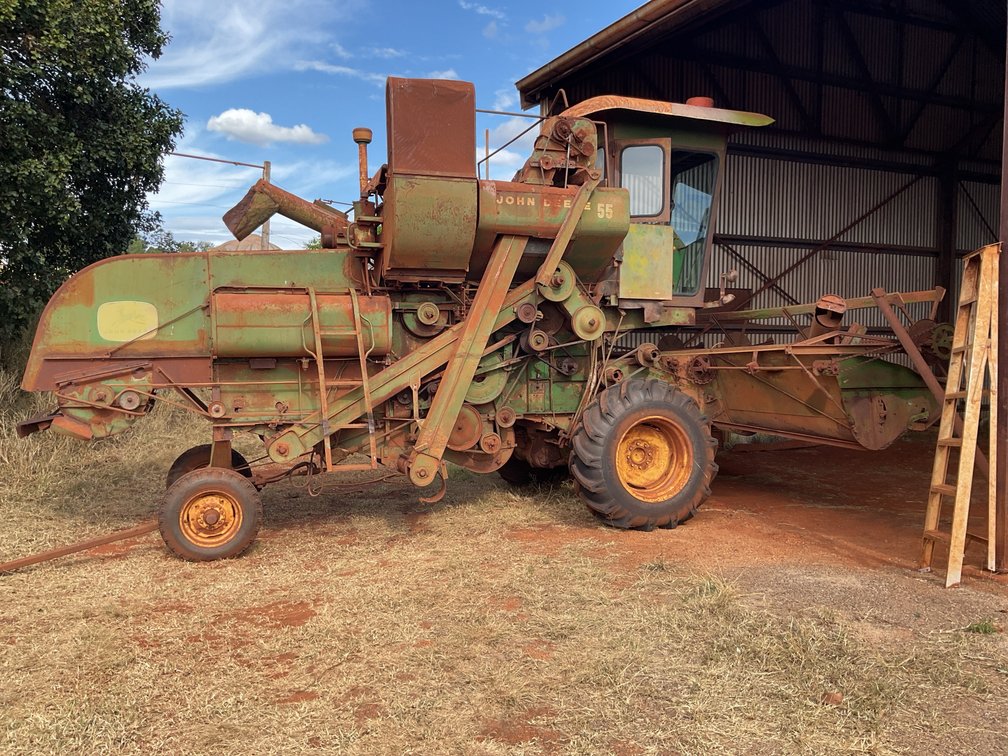 JOHN DEERE 55 COMBINE HARVESTOR