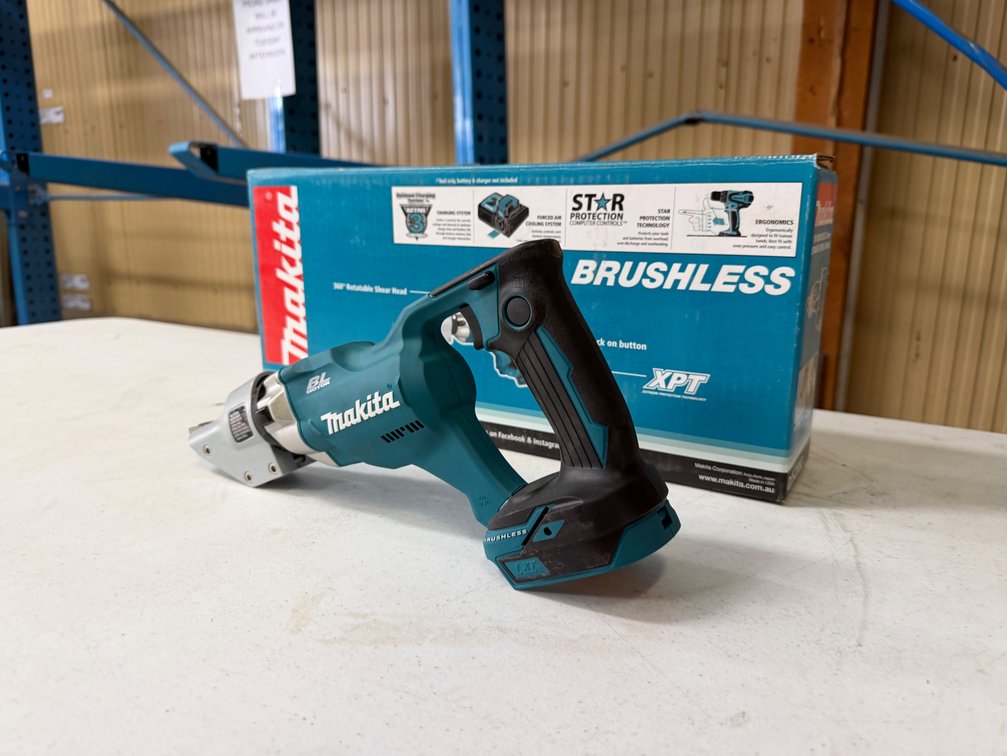 NEW MAKITA 2.0MM 18V CORDLESS STRAIGHT METAL SHEAR