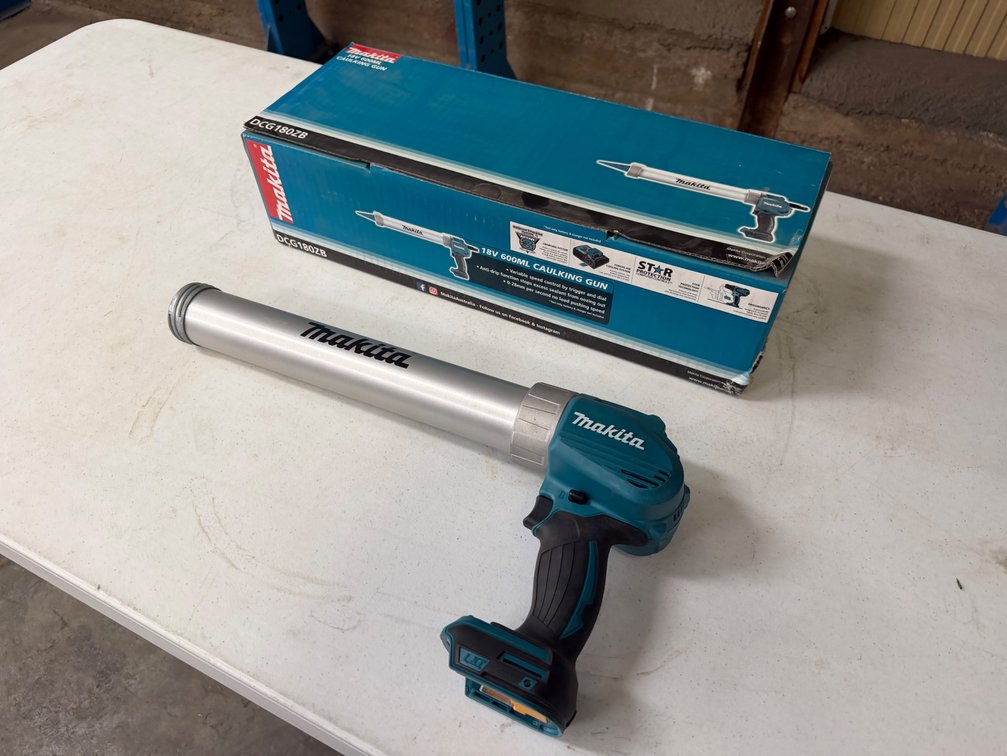 NEW MAKITA 600ML 18V CORDLESS CAULKING GUN