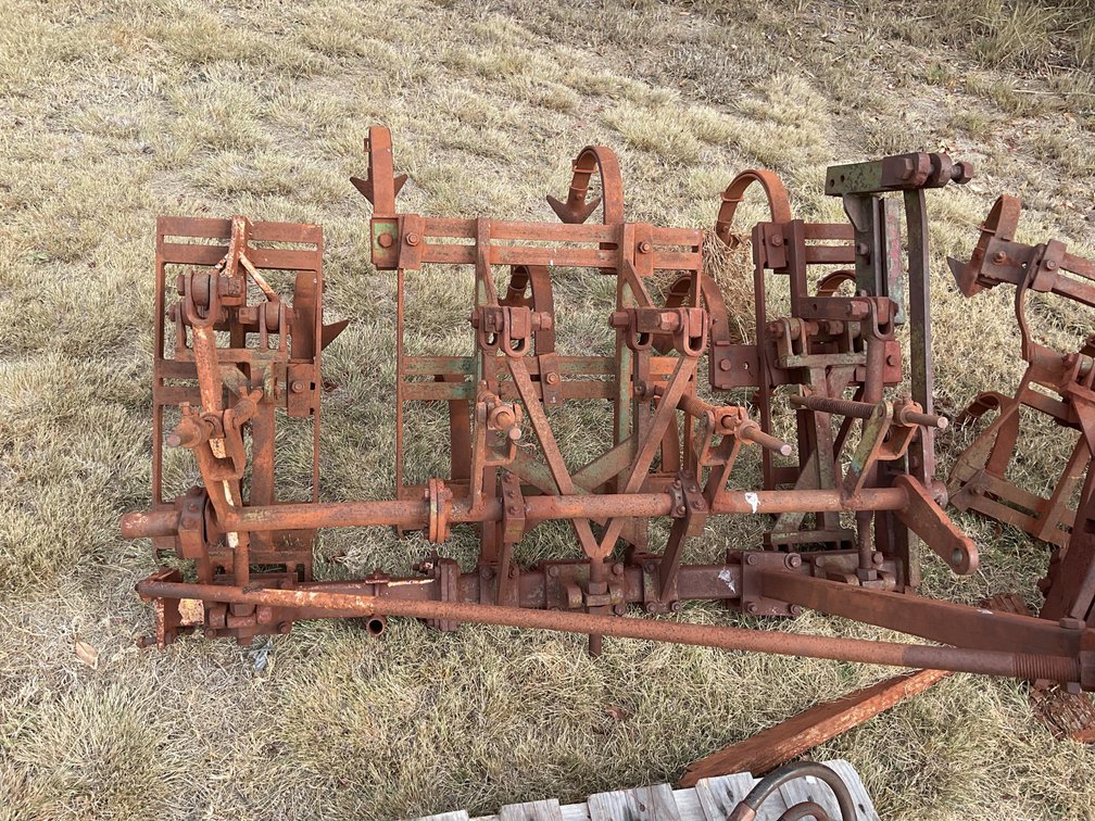 MID MOUNTED CULTIVATORS SUIT 4020 JOHN DEERE