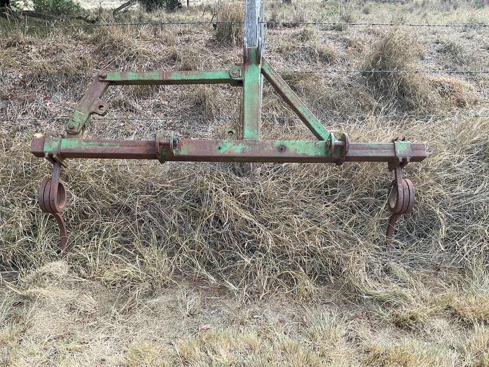 TOW ROW ADJUSTABLE WHEEL MARK REMOVER