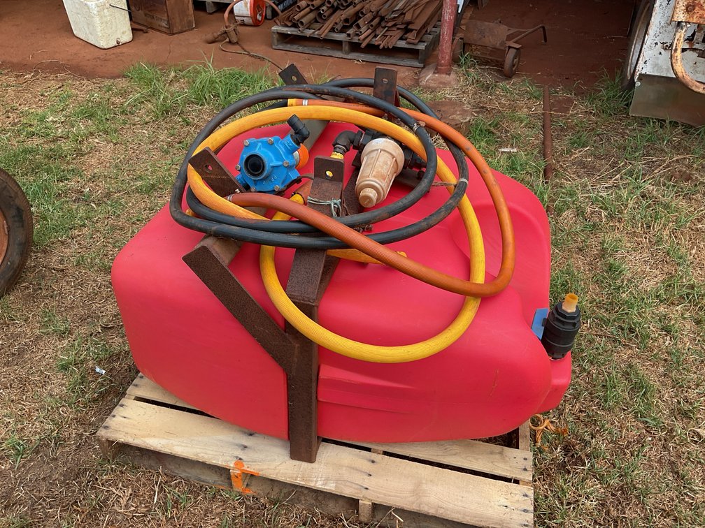 400 LITRE FRONT MOUNT WATER TANK