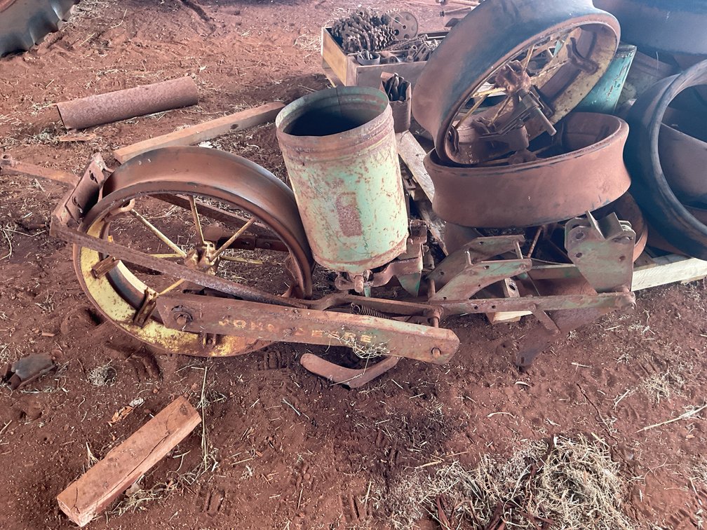 VINTAGE JOHN DEERE PLANTER PARTS