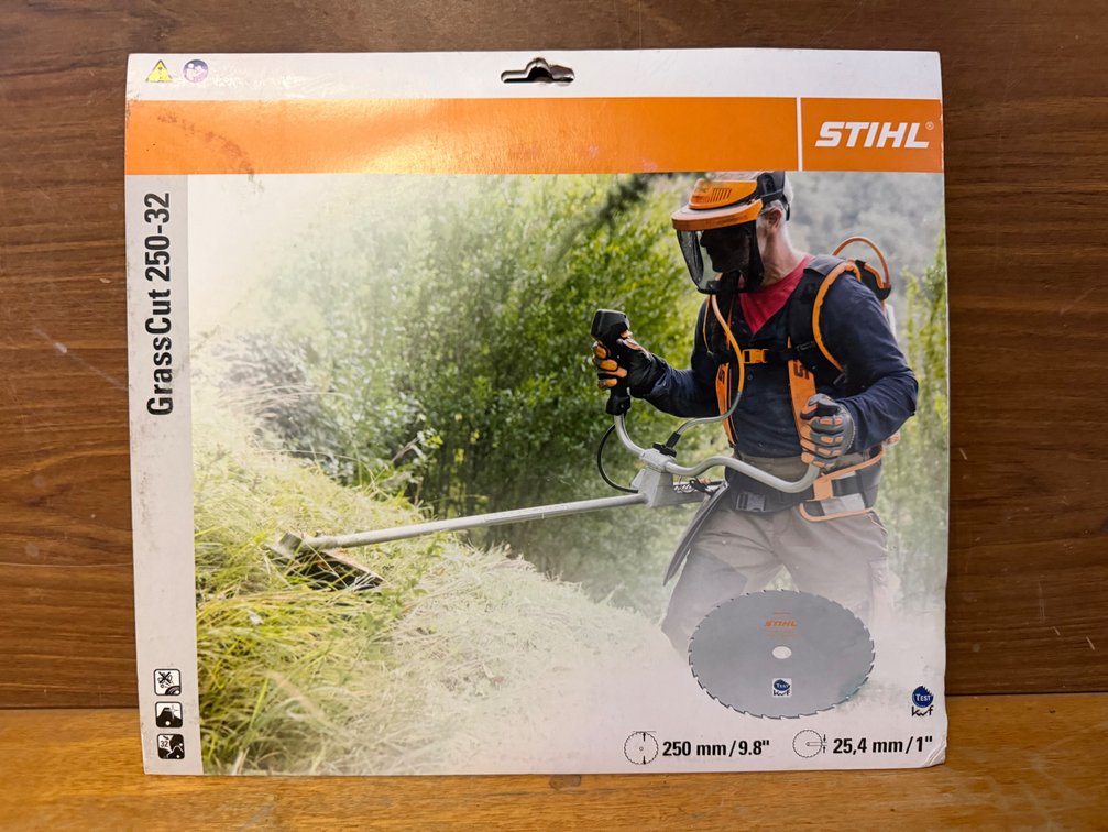 NEW STIHL BRUSH CUTTER METAL BLADE (GRASSCUT 250-32)