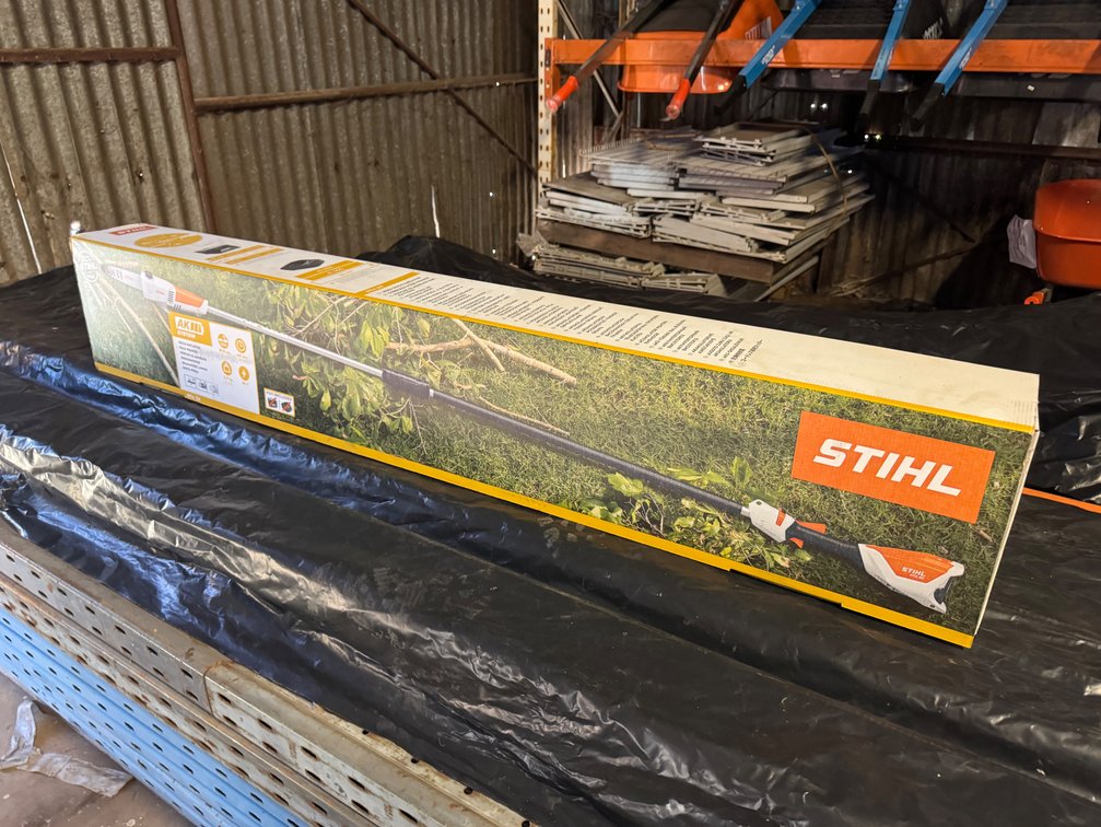 NEW STIHL 36V CORDLESS POLE PRUNER (10" BAR)