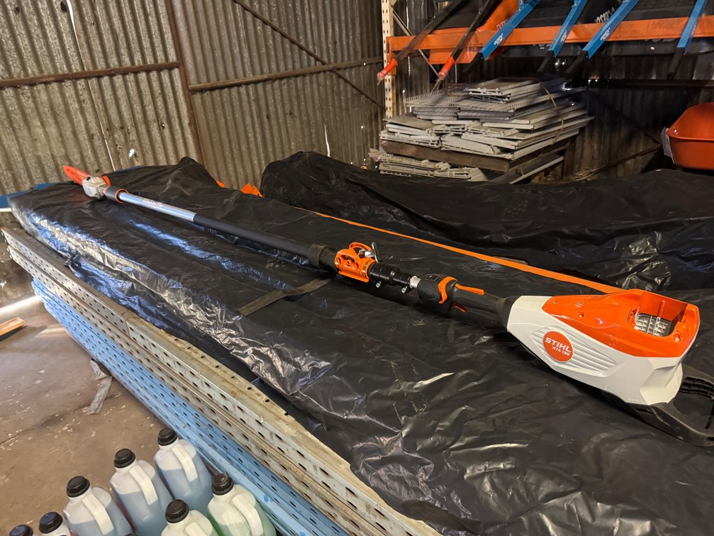 NEW STIHL 36V CORDLESS POLE PRUNER (12" BAR)