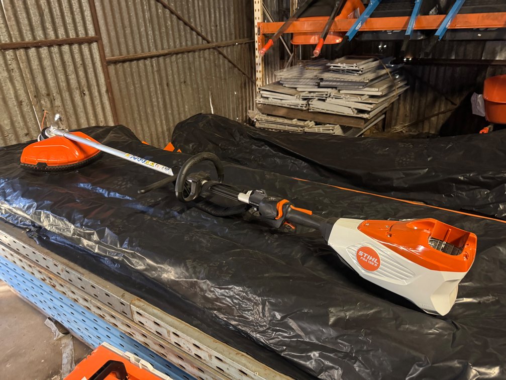 NEW STIHL 36V CORDLESS BRUSH CUTTER