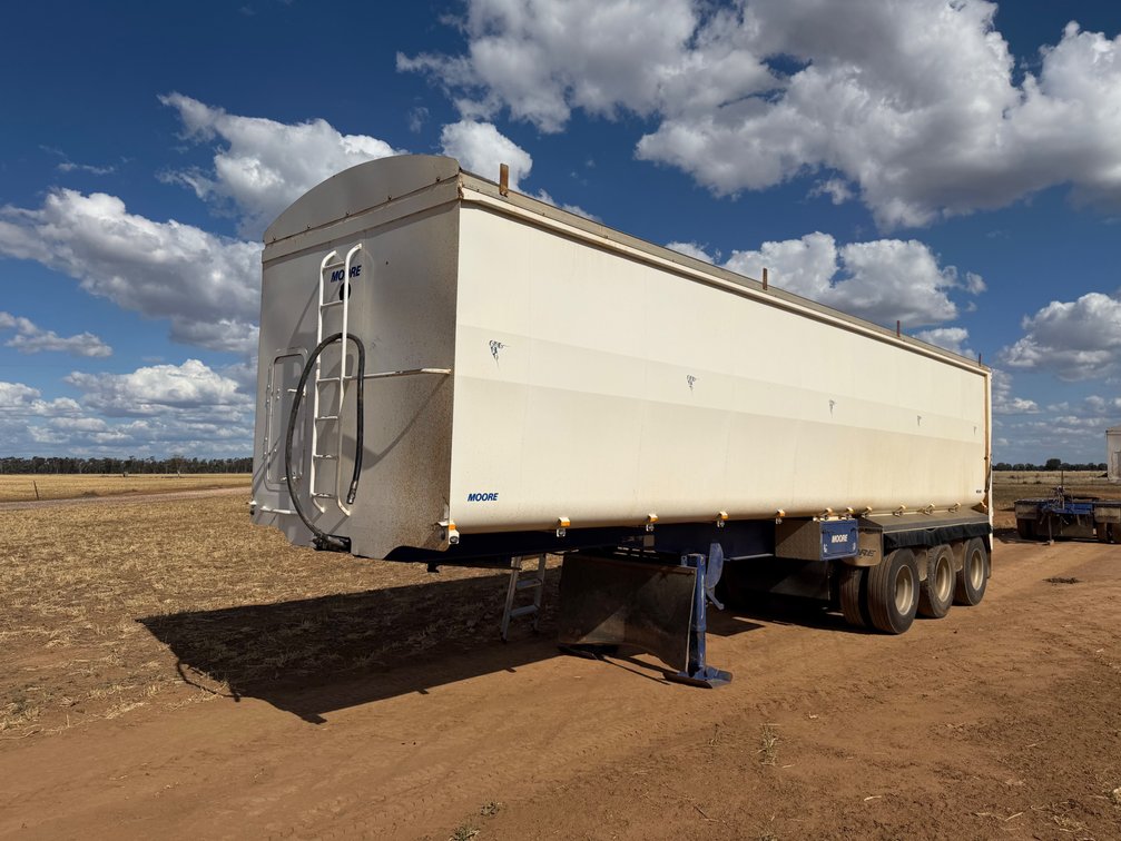 2016 MOORE 42.5T TRI-AXLE TIPPING TRAILER