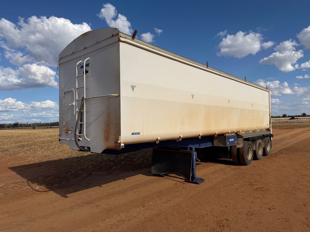 2016 MOORE 42.5T TRI-AXLE TIPPING TRAILER