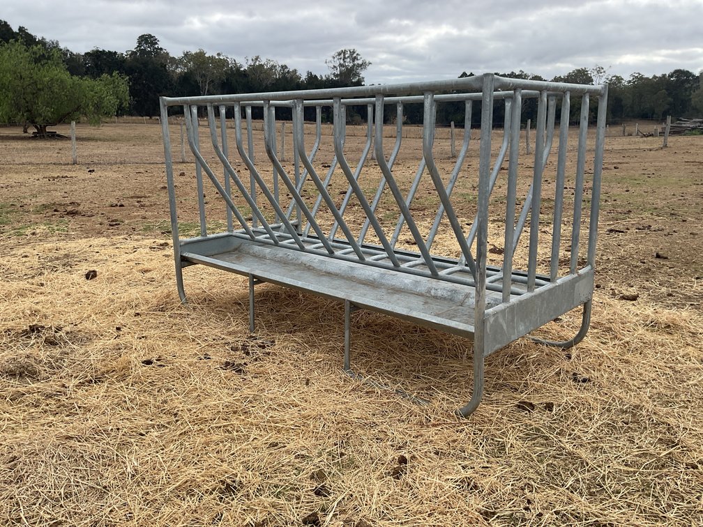 GALVANISED BIG SQUARE BALE FEEDER 3.9M WIDTH