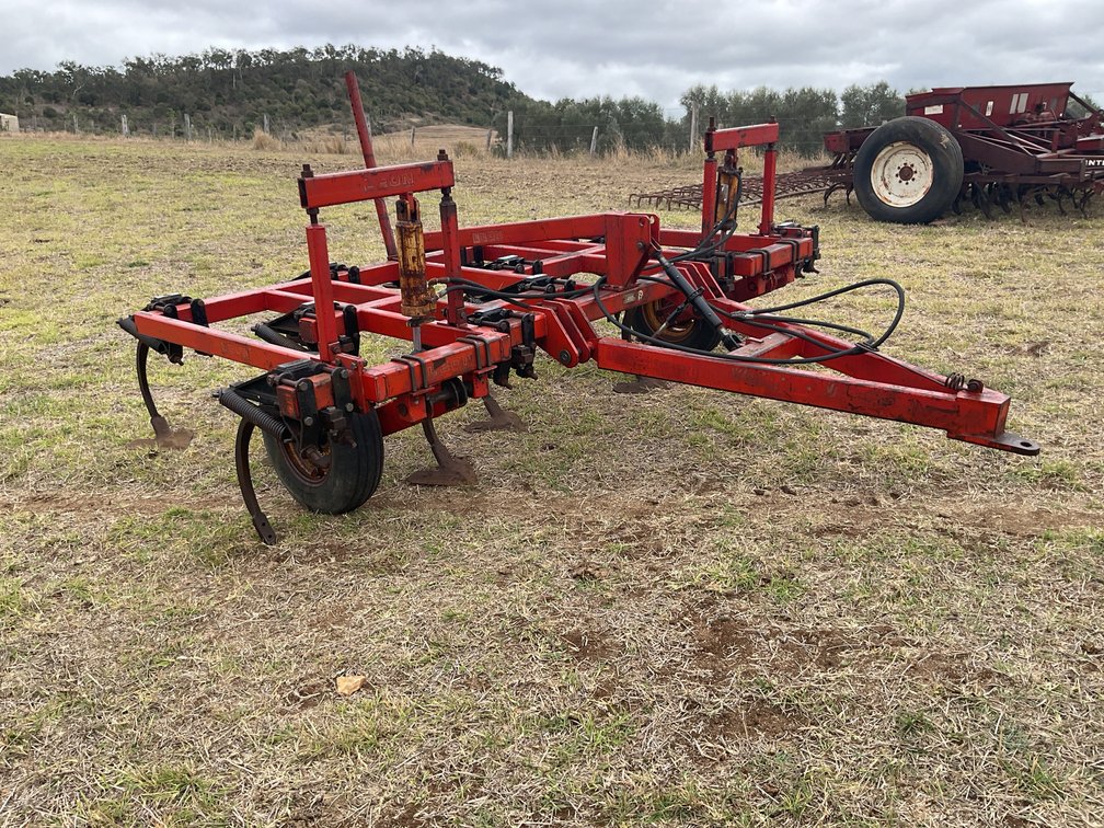 LEON CHISEL PLOUGH 12 TYNE
