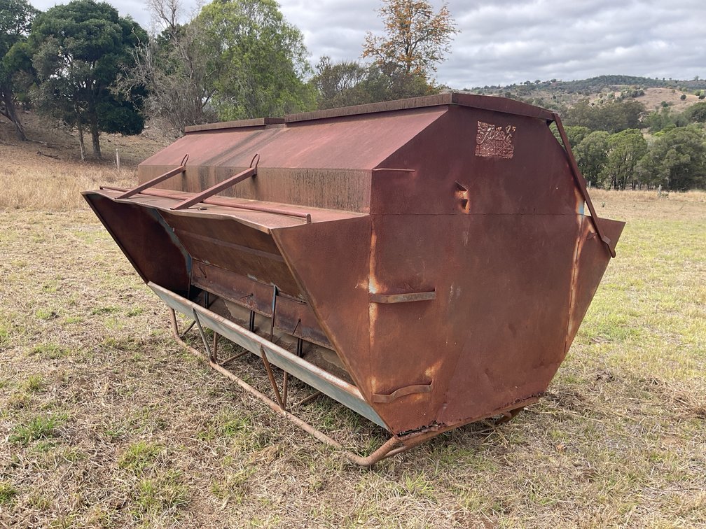 4 TONNE FINCH FEED BIN