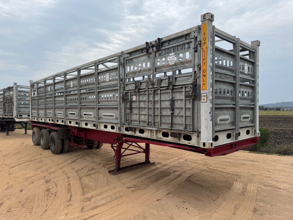 HAULMARK ST-3 40FT TRIAXLE SKEL TRAILER WITH RAIL-WAGON STOCK CRATE (GATTON)
