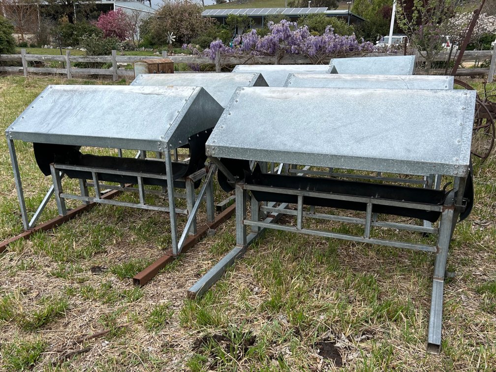 1 x GALVANISED COVERED DRY LICK SHEEP FEEDER WITH RUBBER INSERT