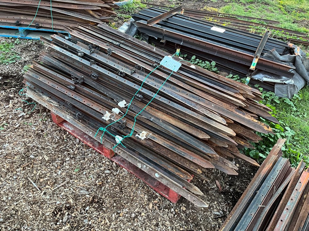 168 x WARATAH 1650MM STEEL STAR PICKETS (USED)