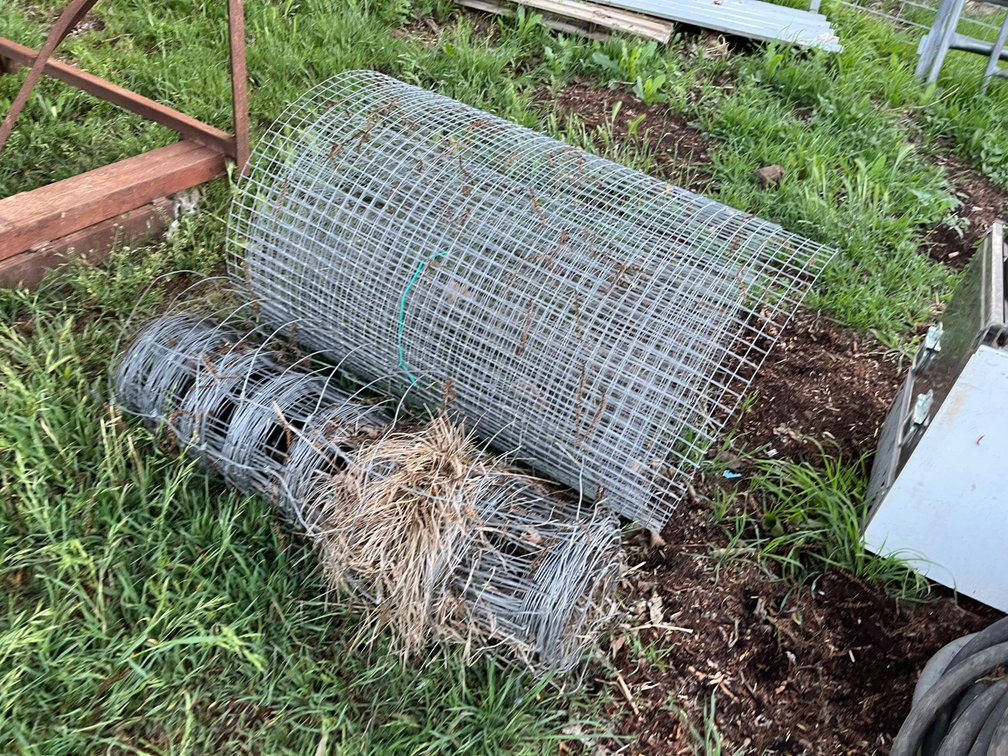 ROLL RING LOCK & ROLL CHICKEN WIRE FENCING (USED)