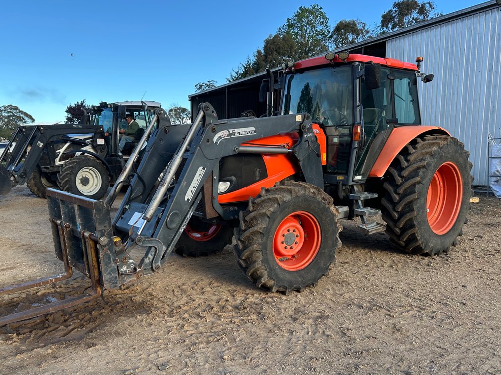 KUBOTA M126X 4WD TRACTOR WITH FRONT END LOADER (126HP) WITH PALLET FORKS