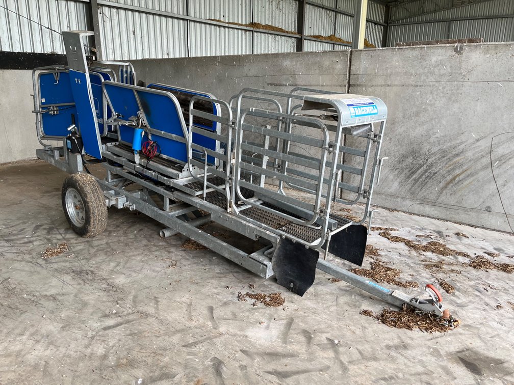 TEPARI TP4 SHEEP HANDLING TRAILER WITH 4 WAY DRAFT