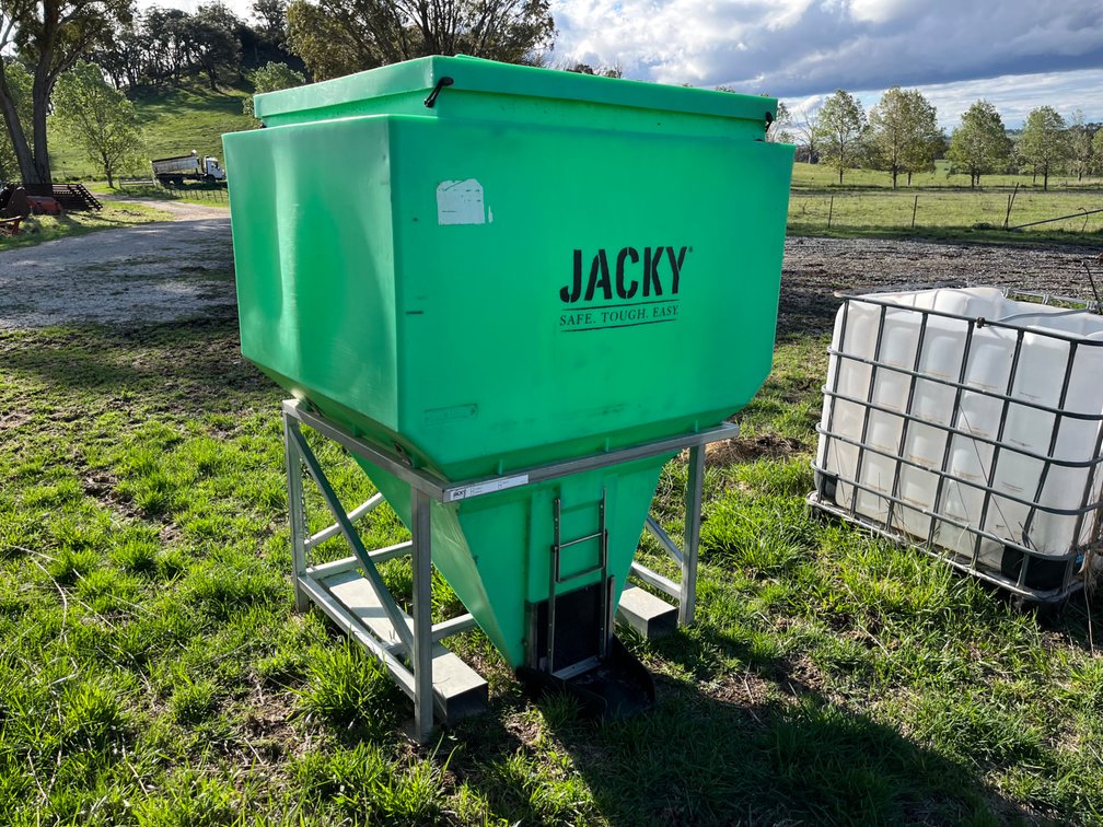 JACKY 1 TONNE STORAGE BIN WITH GALVANISED FRAME & FORK POCKETS