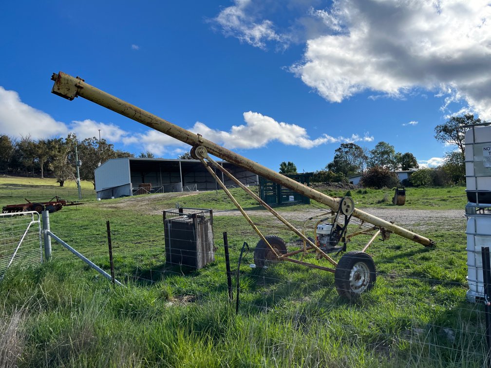 TRAILING 6 INCH x 25FT BELT DRIVEN FIELD AUGER