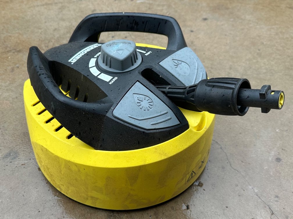 KARCHER FLOOR SCRUBBER