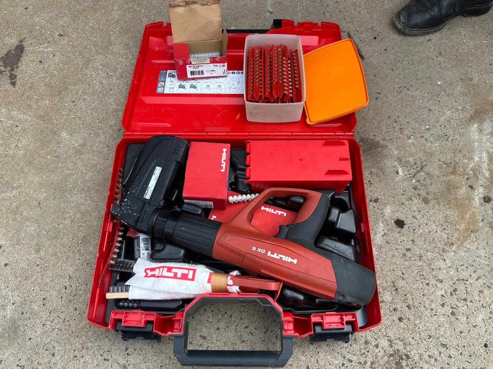 HILTI MX72 EXPLOSIVE NAIL GUN
