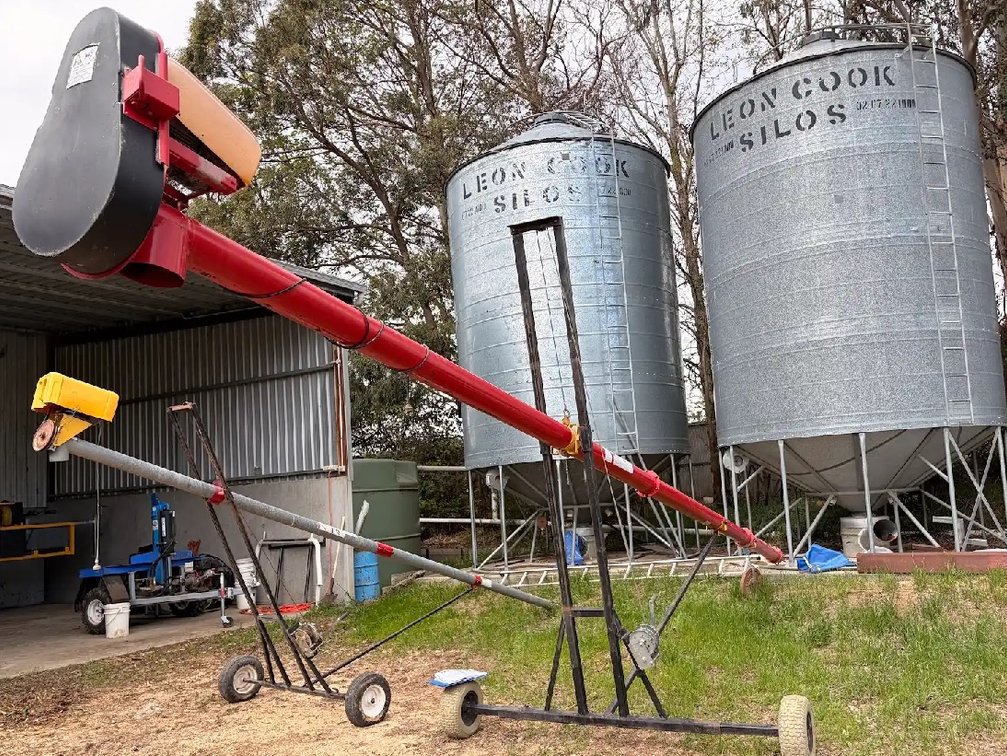 WESTFIELD 6 INCH x 29FT ELECTRIC GRAIN AUGER (RED)