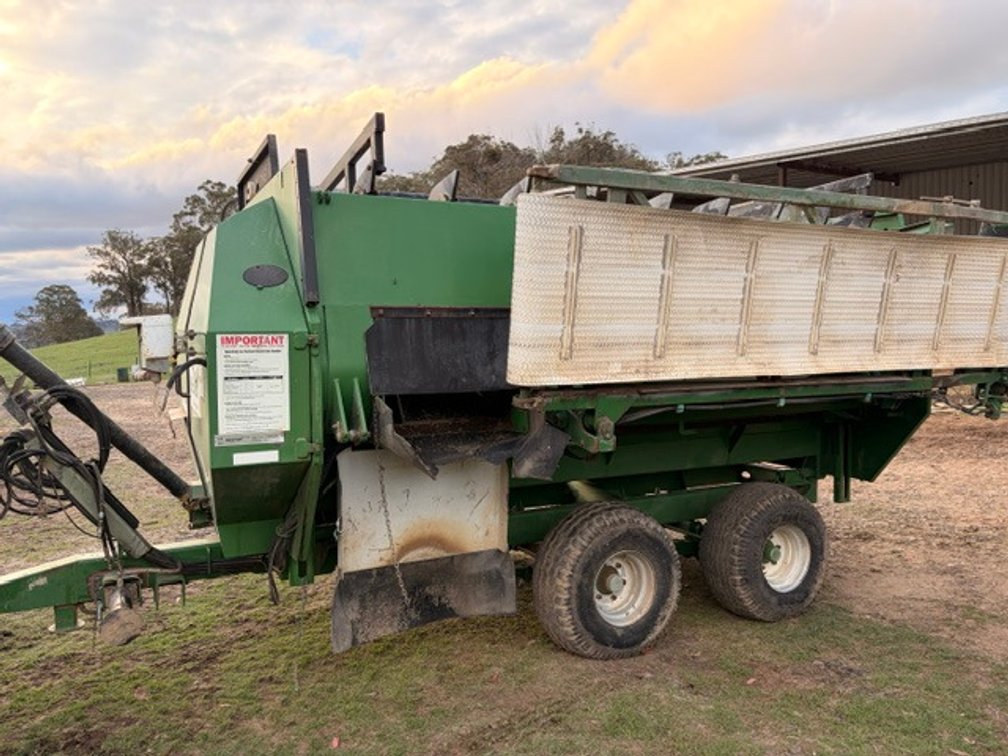 2006 KEENAN MIXER WAGON WITH FEED OUT ELEVATOR