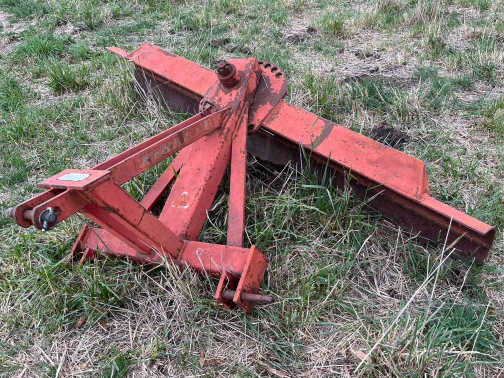JARRETT IMPLEMENTS 3PL SWIVEL 8FT GRADER BLADE