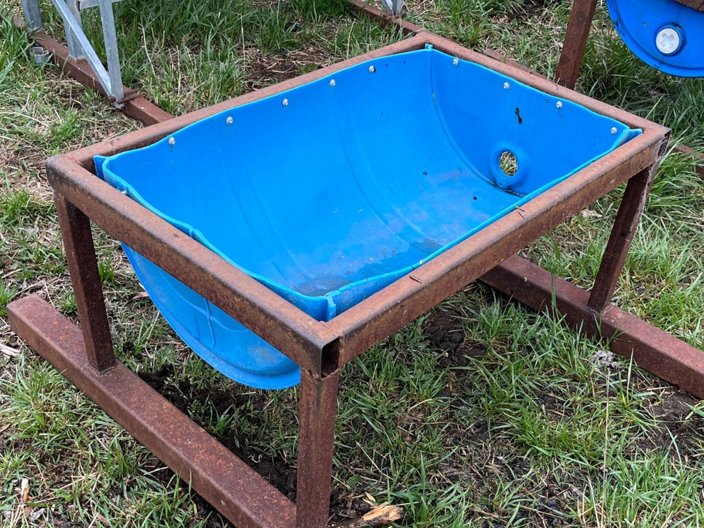 1 x POLY STOCK TROUGH WITH 3FT STEEL FRAME (SMALL)