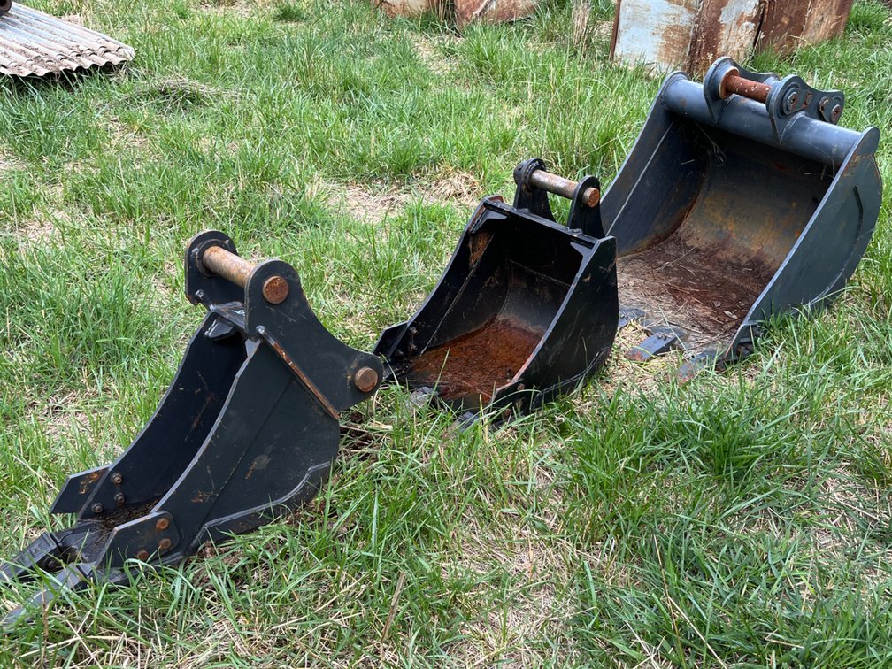 3 x EXCAVATOR DIG BUCKET ATTACHMENTS