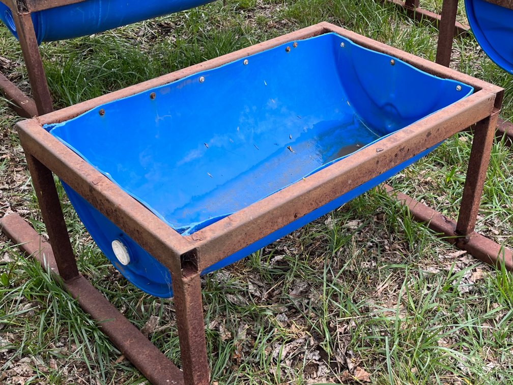1 x POLY STOCK TROUGH WITH 3FT STEEL FRAME (SMALL)