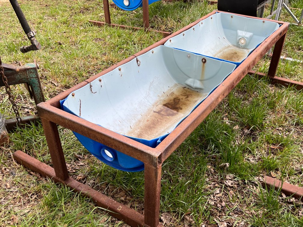 1 x POLY STOCK TROUGH WITH 6FT STEEL FRAME (LARGE - LIGHT BLUE)