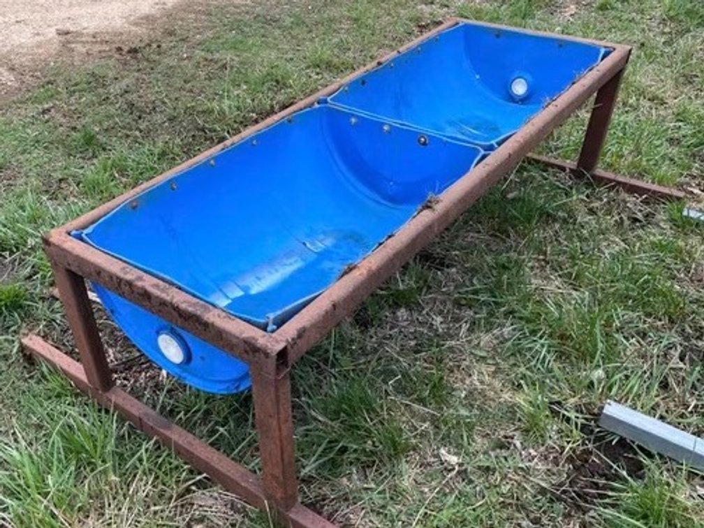 1 x POLY STOCK TROUGH WITH 6FT STEEL FRAME (LARGE - DARK BLUE)