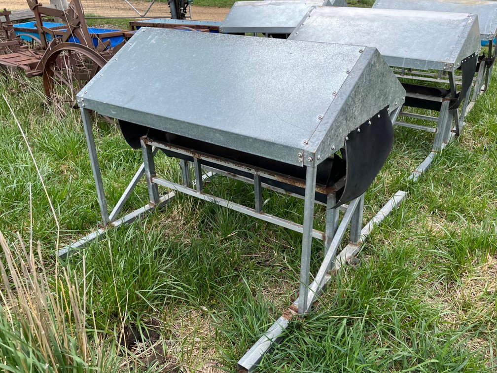 1 x GALVANISED COVERED DRY LICK SHEEP FEEDER WITH RUBBER INSERT